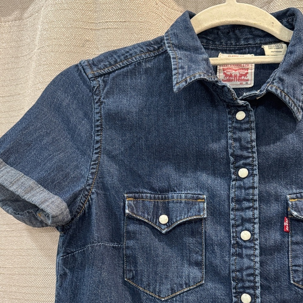 Levi's Strauss Classic Fit Short Sleeve Dark Blue Denim Shirt Size XS - Picture 2 of 8